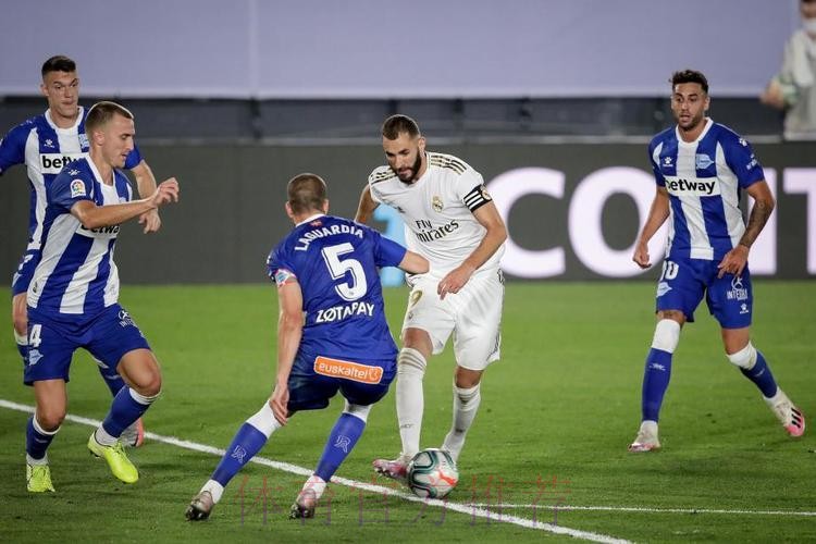 西甲-皇马2-0黄潜 维尼修斯世界波巴尔韦德建功 西甲-皇马2-0黄潜 维尼修斯世界波巴尔韦德建功